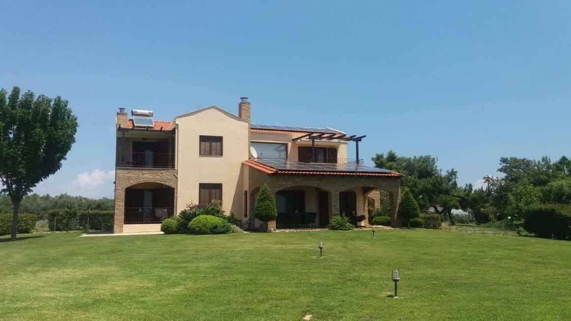 M Varkes Villa Nea Moudania Exterior foto