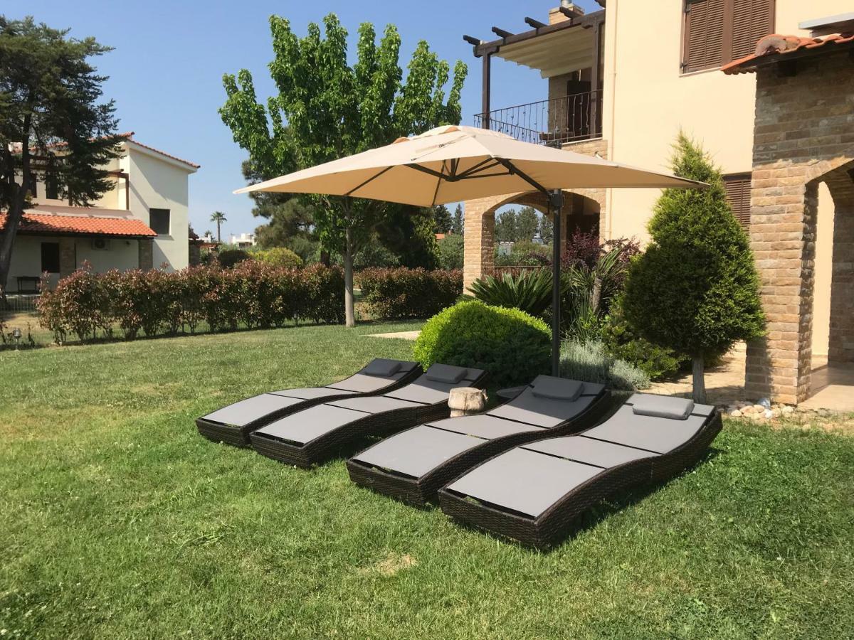 M Varkes Villa Nea Moudania Exterior foto