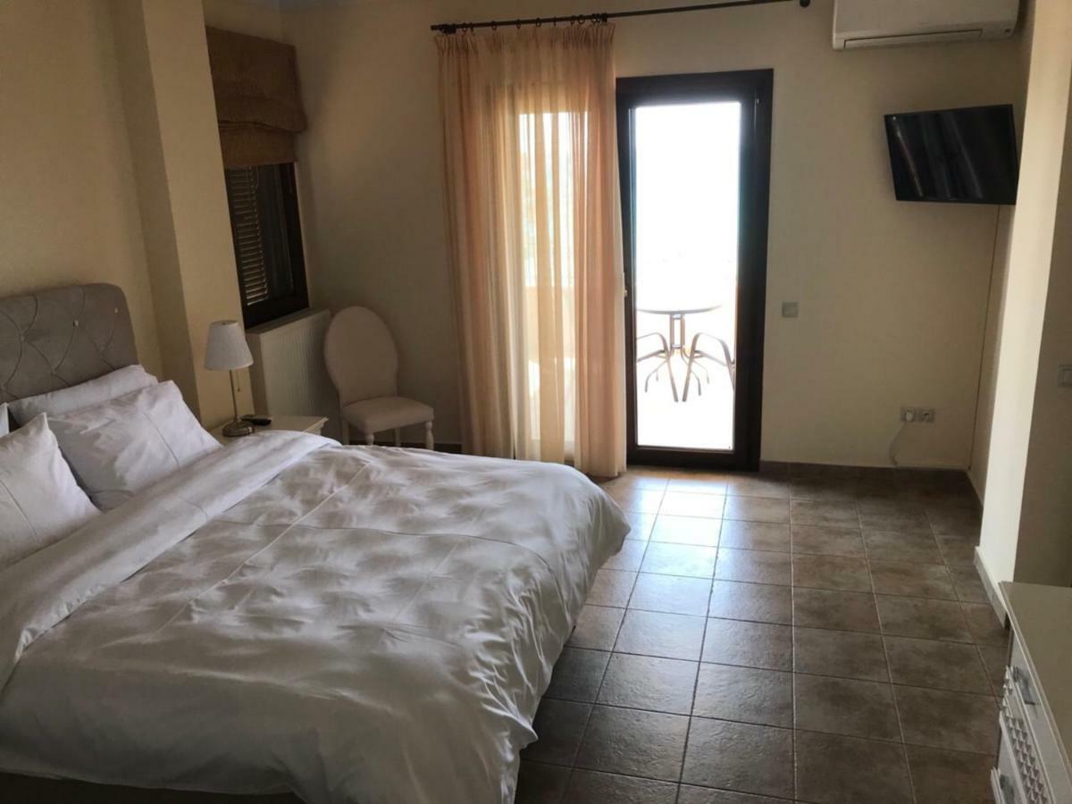 M Varkes Villa Nea Moudania Exterior foto
