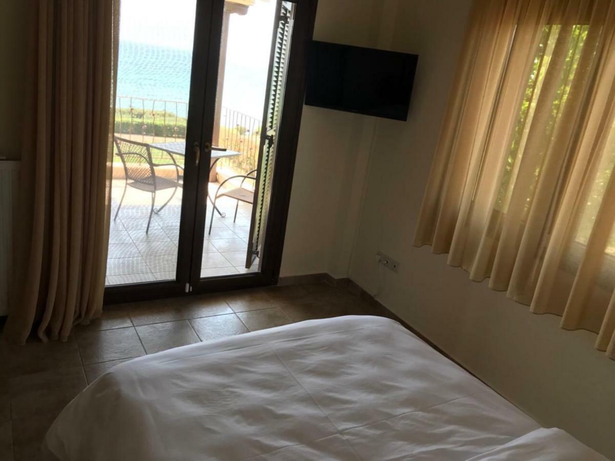 M Varkes Villa Nea Moudania Exterior foto