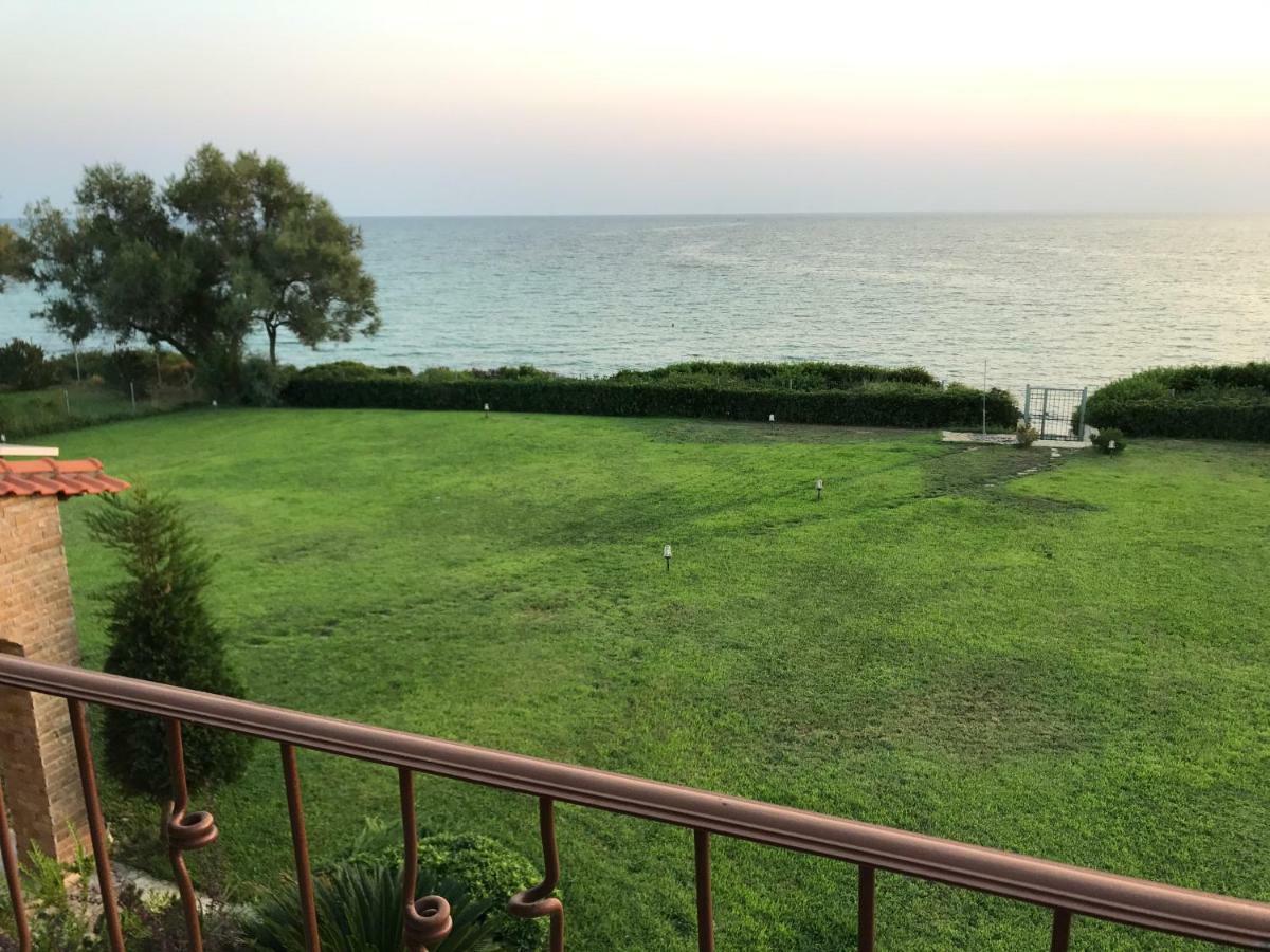 M Varkes Villa Nea Moudania Exterior foto