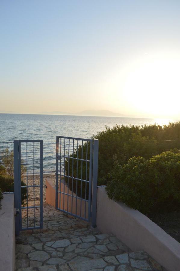 M Varkes Villa Nea Moudania Exterior foto
