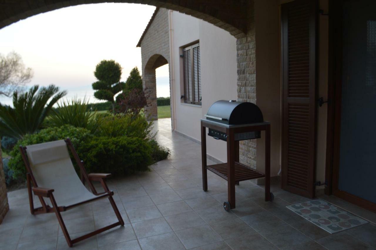 M Varkes Villa Nea Moudania Exterior foto